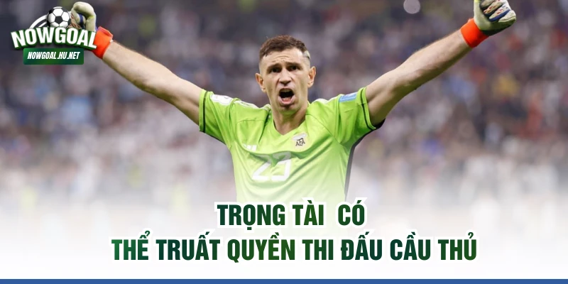 Trọng tài có thể truất quyền thi đấu cầu thủ